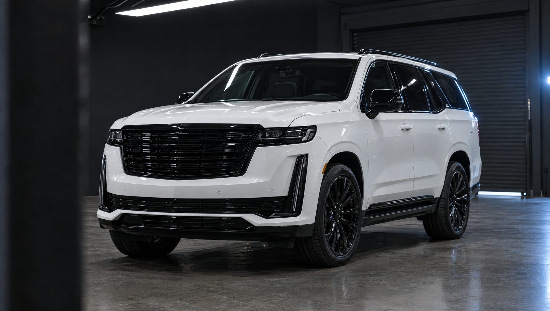 White SUV with its chrome trim blacked out in PPS